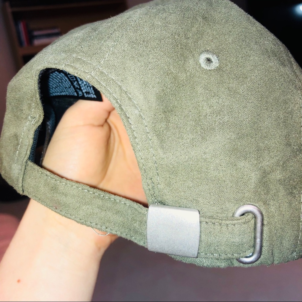 Baseball cap - Picture 4 of 4